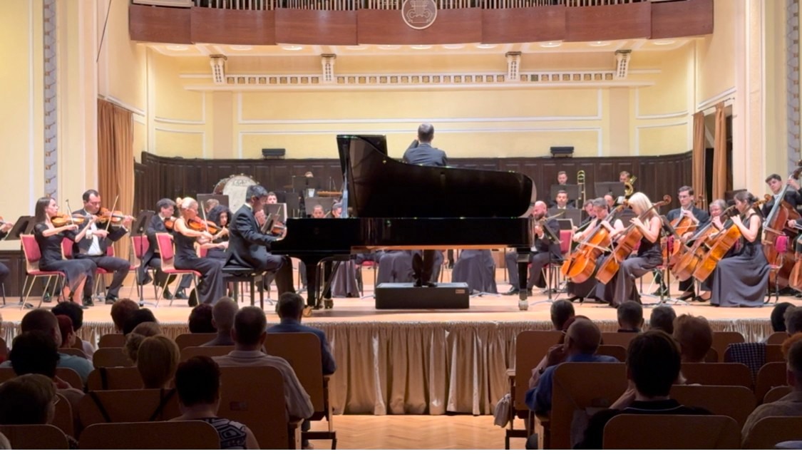 Carey Tan (age 12) Performs Original Piano Concerto No. 1 The Explorers in Arad Romania